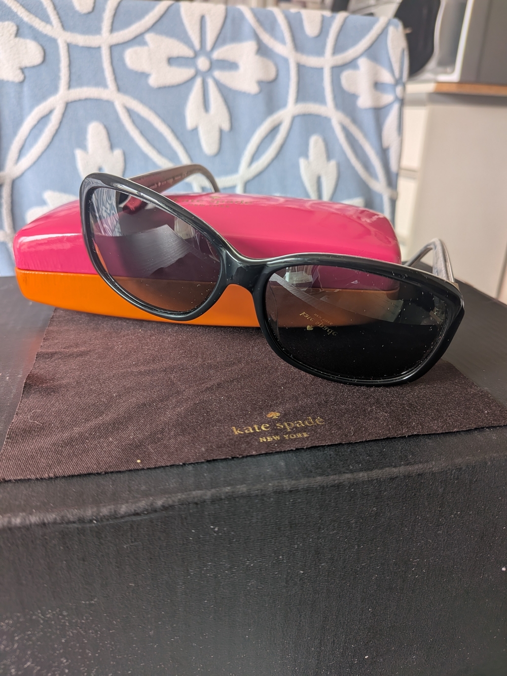 kate spade New York Black Cat-Eye Sunglasses - Black